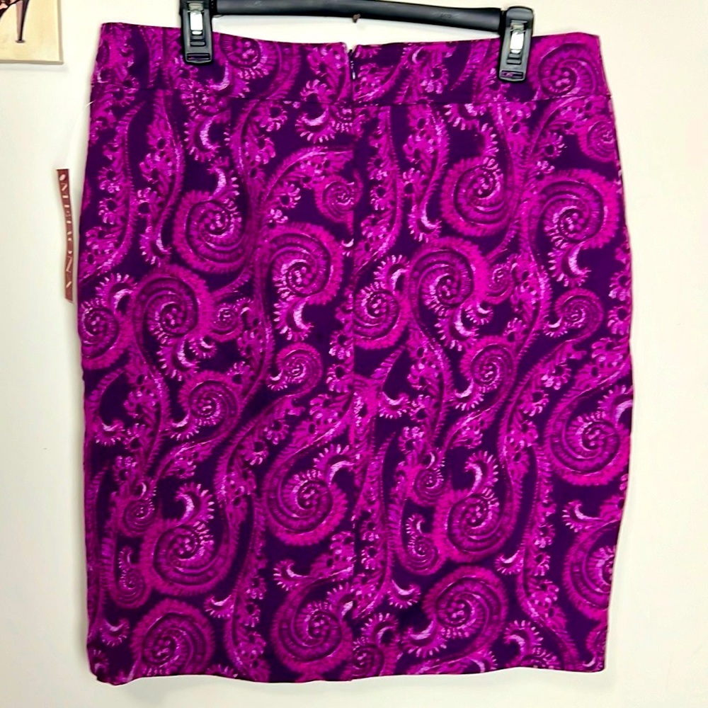 Pattern Skirt - Picture 2 of 4